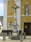 Plavecký Mikuláš - kríž pred kostolom sv. Floriána