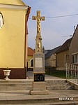 Popudiny - kríž (1904) pred kostolom